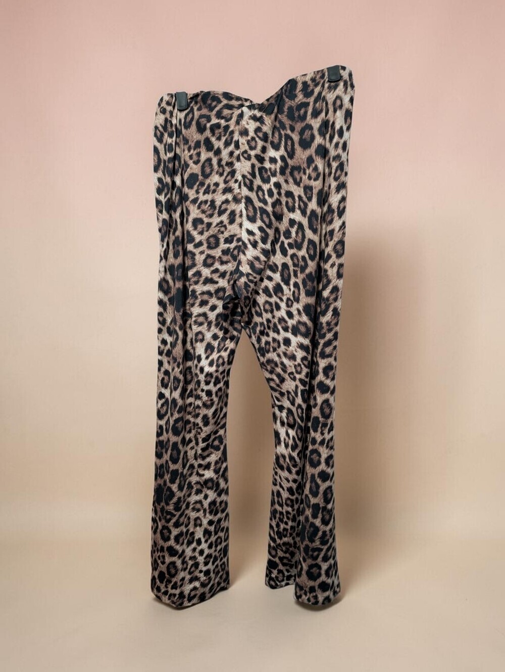 Fashion Nova Natural Instincts Leopard Flare Leg Pant 33 - Leopard 1X (EUC) - Picture 7 of 7
